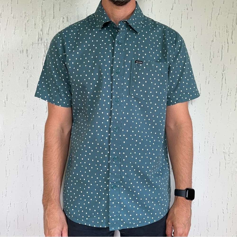 Volcom Men’s Short Sleeve Button Down Shirt Medium Teal